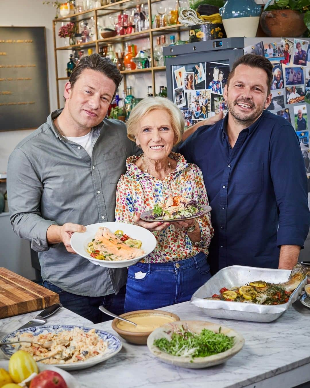 ジェイミー・オリヴァーさんのインスタグラム写真 - (ジェイミー・オリヴァーInstagram)「One of my fave eps of #FridayNightFeast is back on TONIGHT @channel4 8pm and if you missed it the first time, you're in for a treat tonight as me and @jimmysfarm are joined by the legendary Dame MARY BERRY which was such a joy!! Swipe left and take a look at all this amazing food we've got coming up on the show for you tonight 👉 Whole roasted trout Beef Wellington for two Potted brown shrimp Retro crab cocktail Set your reminders now so you don't miss it x x」2月13日 4時00分 - jamieoliver