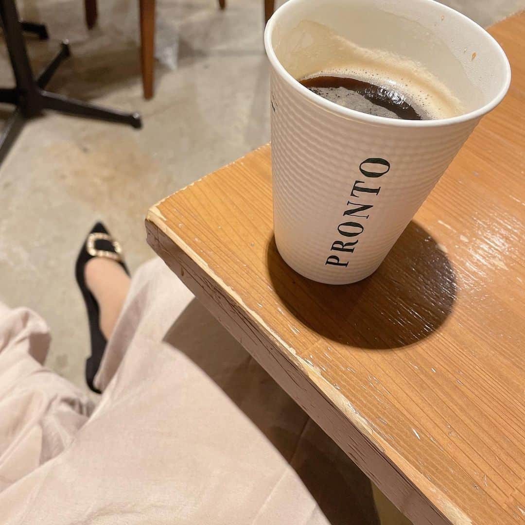 星野もえのインスタグラム：「. . いつかのpic☕️💭 . カフェでのんびーりしたい。 . . もうすぐam4:00😳 昼夜逆転中💬笑 . . . #カフェ#カフェ巡り#東京カフェ  #カフェ好きな人と繋がりたい  #cafe#cafetime#coffee#pronto  #カフェ活#コーヒー #コーヒーはブラック派  #コーヒー好きな人と繋がりたい」