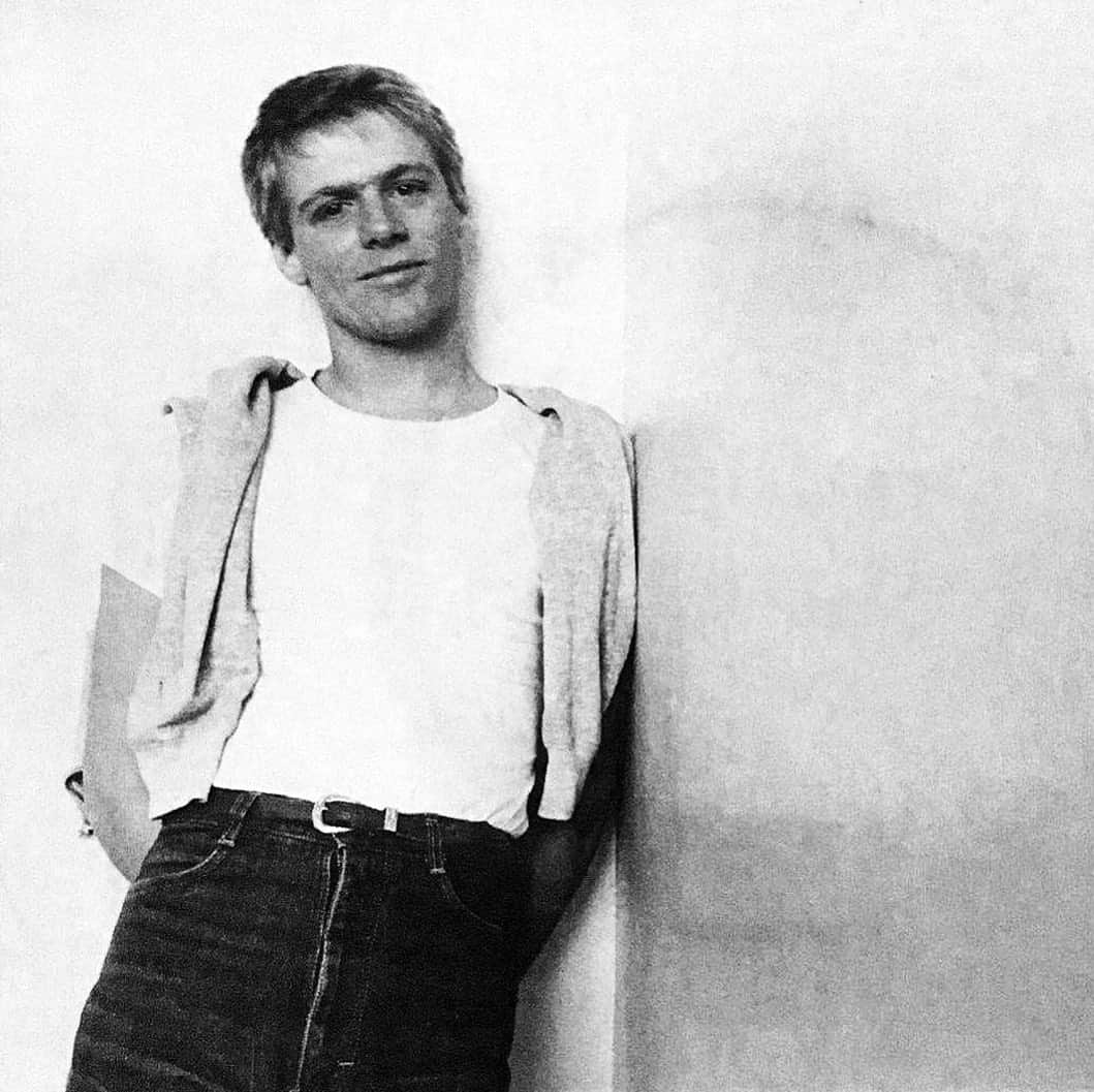 ブライアン・アダムスのインスタグラム：「41 years ago today, I released my first album. When I listen to it now, it was just a collection of quite good sounding demos written primarily with Jim. I’d never taken any of the songs on the road, as I didn’t have a band yet, unlike the next album (i mentioned that album in the previous post) where all the songs had been played in bars and rehearsed with a band. It makes a big difference if you can rehearse your music with a band before you record it. You’ll learn something. Anyways, back then I was a seriously broke musician that had been handed a chance with what seemed to be a reputable company. So with no manager or anyone on my side looking after where it was all going, I blindly kept going, following that inner compass pushing me forward.Anywhere was better than where I had been, and it’s funny to reflect on it now, because ultimately, all it did was get me out of the shitty bars and into the better shitty bars! The marquee would say “A&M recording artist” and I'm grateful for those bar days cuz it’s where I figured out how to make things work, it was hard as hell, but I knew it wasn’t where I was gonna stay. I had other plans…I was headed to NYC. But I couldn’t have gone there without making this album first, so thanks to Jim, Brian Chater, Jerry Lacoursier, Michael Godin and my ma. The black and white photo was taken in Paris on a promo trip for the album. #bryanadamsdebutalbum #bryanadamspurplealbum #bryanadams1980」