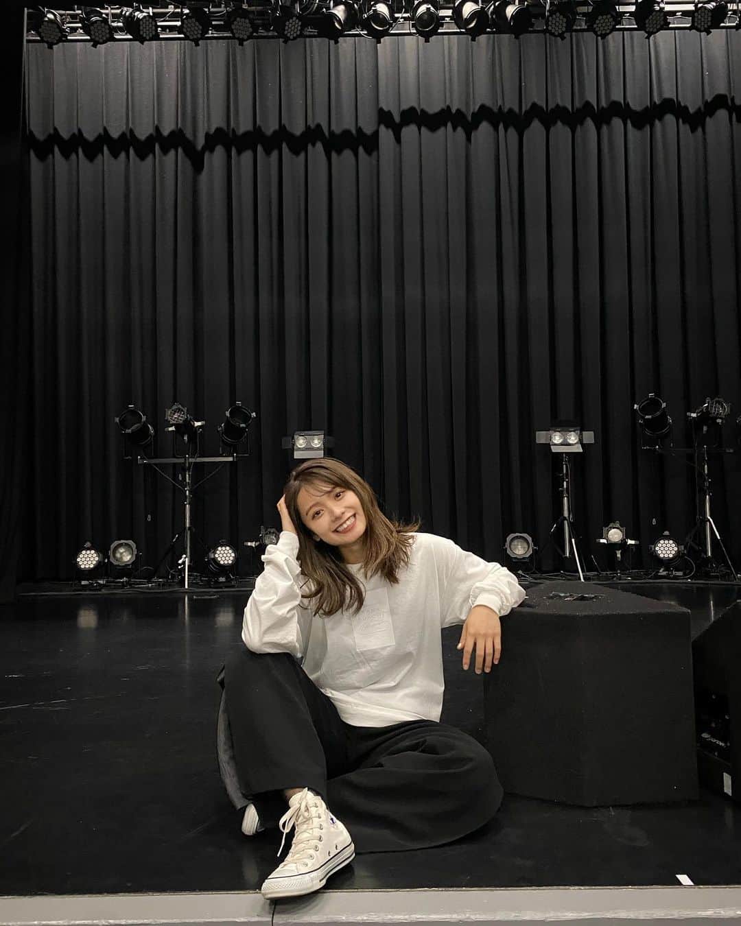 足立佳奈のインスタグラム：「ツアー初日、 無事終わりました。😌  みんなと顔を合わせた瞬間涙が止まらなくて、やっとこの日が来たんだな。って、、。  本当に来てくれたみんな、 応援してくれたみんな、 ありがとう！  これから全国いろんなところに飛んでくから、待っててね！！☺️  #今日の足立 #ライブツアー #全国ツアー #北海道」
