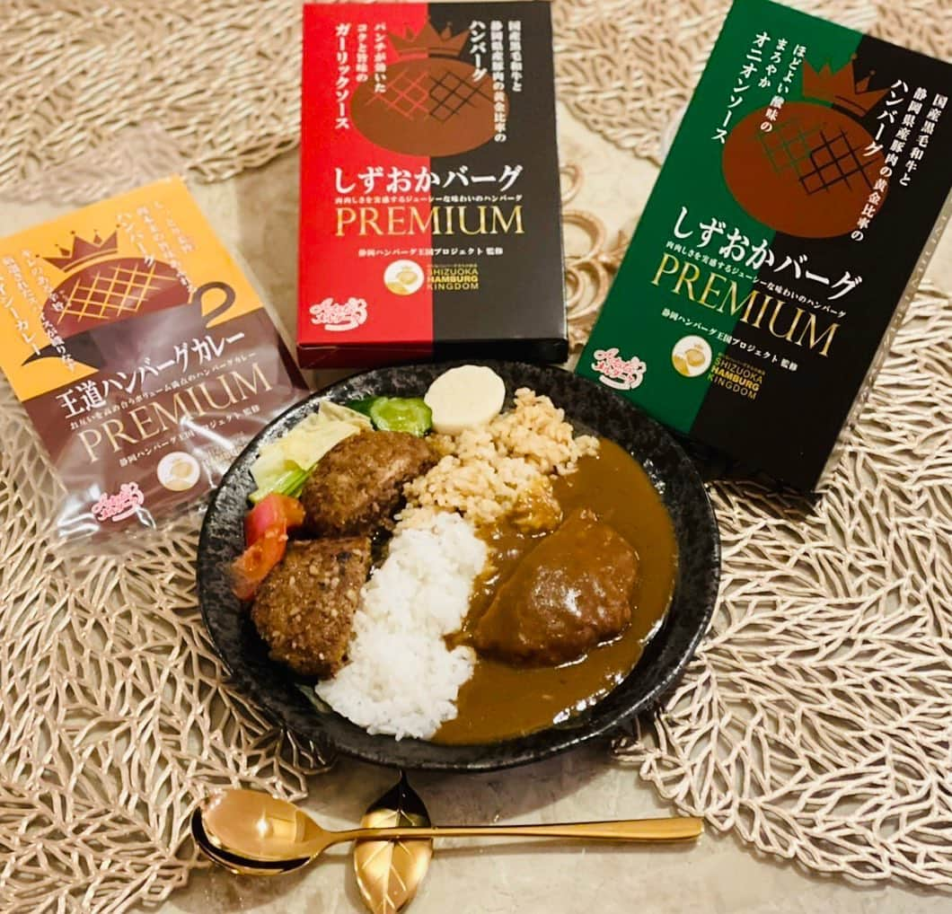 マイケル富岡さんのインスタグラム写真 - (マイケル富岡Instagram)「本日は…レトルトカレーの日♡ということでレトルトの領域を遥か〜に超えた究極のPremiumカレーにガーリックとオニオンのしずおかPremiumハンバーグを加えた豪華レトルトディナー…深いコクと旨味がやみつきになりますな…♡ #国産黒毛和牛 #静岡県産豚肉 #黄金比率 #コクと旨味 #パンチ #王道ハンバーグカレーpremium #しずおかバーグpremium #バーグマン田形さんありがとう #マイケル富岡 #俳優 #タレント #撮影 #レトルトカレー #レトルトカレーの日 #love #delicious #curry #premium #actor #actorslife #shooting #shizuokahamburgkingdom」2月12日 22時35分 - michaeltomioka