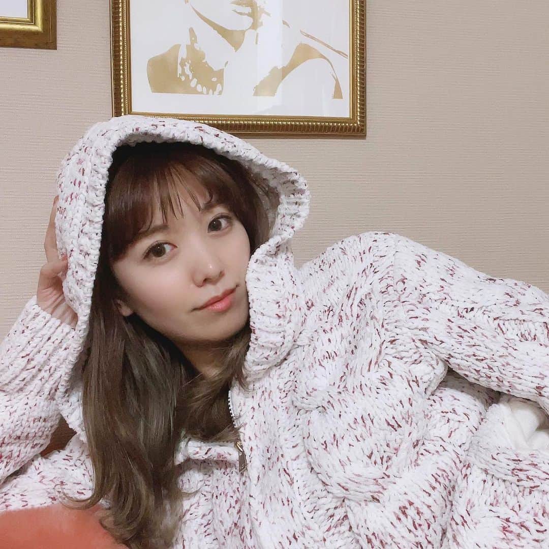 のインスタグラム：「だいすきジェラピケちゃん🍓  ふあふあもこもこかわいい🤍  肌触りとても良き🤤  #ジェラートピケ #gelatopique  #ジェラピケ  #じぇらーとぴけ  #valentines #happy #cute #🍓 #モテそう」