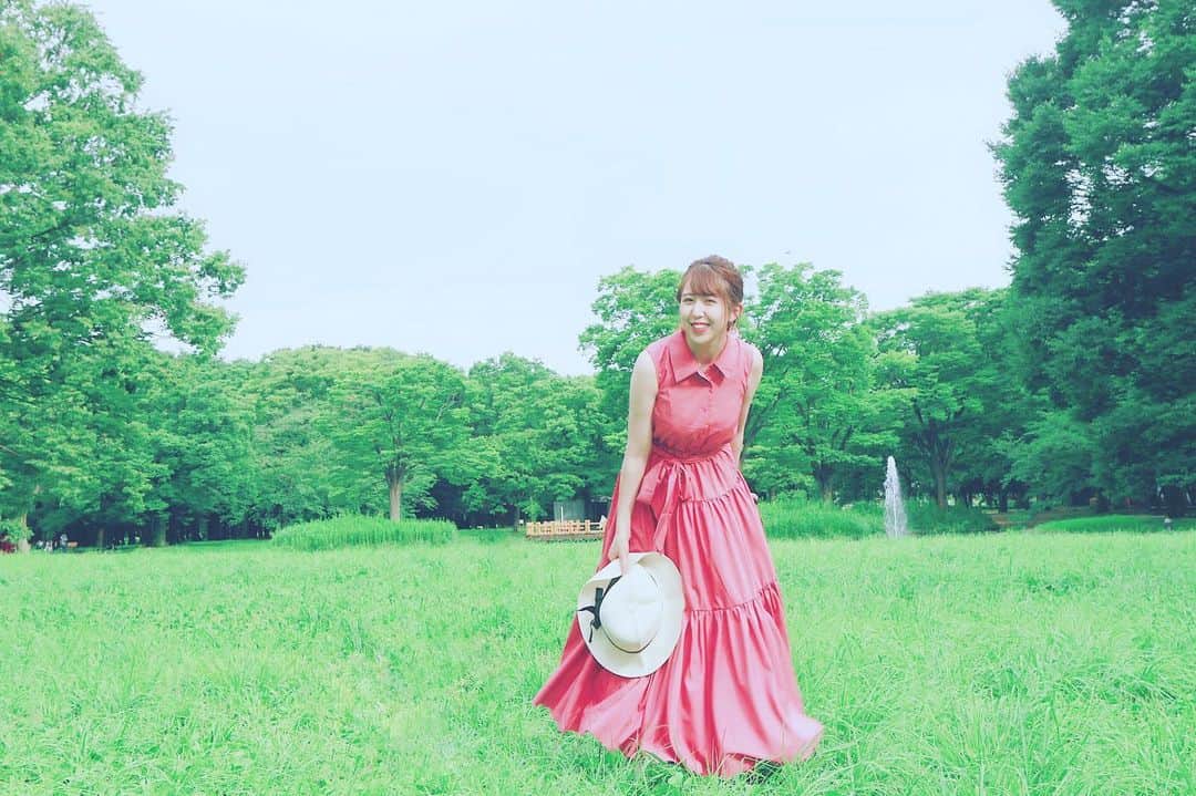 井上麗夢のインスタグラム：「🌕﻿ ﻿ 2月も半ばだね﻿ ﻿ ﻿ ﻿ バレンタインのチョコは﻿ 今年は劇団員にお渡しして﻿ 残りは自分で食べる楽しみ！﻿ ﻿ ﻿ ﻿ ﻿ 笑﻿ ﻿ ﻿ ﻿ _______________﻿ ﻿ 2/13 女優撮影会﻿ ﻿ 残り4枠！﻿ ﻿ #カメラマン募集﻿ #撮影会モデル﻿ ﻿ __________﻿ ﻿ 【#YouTube】﻿ ﻿ 2/14(日)20:00〜START﻿ 毎週、金日更新﻿ ﻿ 女子が吐露する「とろトーク」﻿ ただ、お酒飲んで喋ってる﻿ 私たちが楽しいだけのチャンネルです🥰❤️﻿ ﻿ ﻿ プロフィールトップページからリンク飛べます🙆‍♀️❤️﻿ ﻿ 「とろチャンネル」﻿ で検索するとたくさんでてきちゃうから﻿ 大変かもしれないけど、、笑笑﻿ 見つけてチャンネル登録してもらえたら﻿ とってもうれしいなー！！﻿ ﻿ ﻿ お題のストックは50個以上！﻿ めちゃくちゃに喋り倒して﻿ 飲み倒します！！！！﻿ ﻿ ﻿ __________﻿ ﻿ ﻿ ﻿ Twitter:@Remu_19﻿ ﻿ ﻿ ﻿ #カメラ女子 #カメラ女子部 #ipone #東京写真部 #写真部 #instagood  #clubhouse #olympuspen #写真好きな人と繋がりたい  #写真を撮るのが好きな人と繋がりたい  #カメラ好きな人と繋がりたい #カメラマン募集 #ファインダー越しの私の世界  #フィルター越しの私の世界 #ポートレート #ポートレートモデル #女優 #井上麗夢　#YouTube #ダイエット #写真集 #被写体モデル #被写体  #撮影会 #断捨離　#バレンタイン」