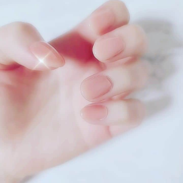 ニコラのインスタグラム：「My nail is already spring.🌷 #gelnail #pink #dobymyself」