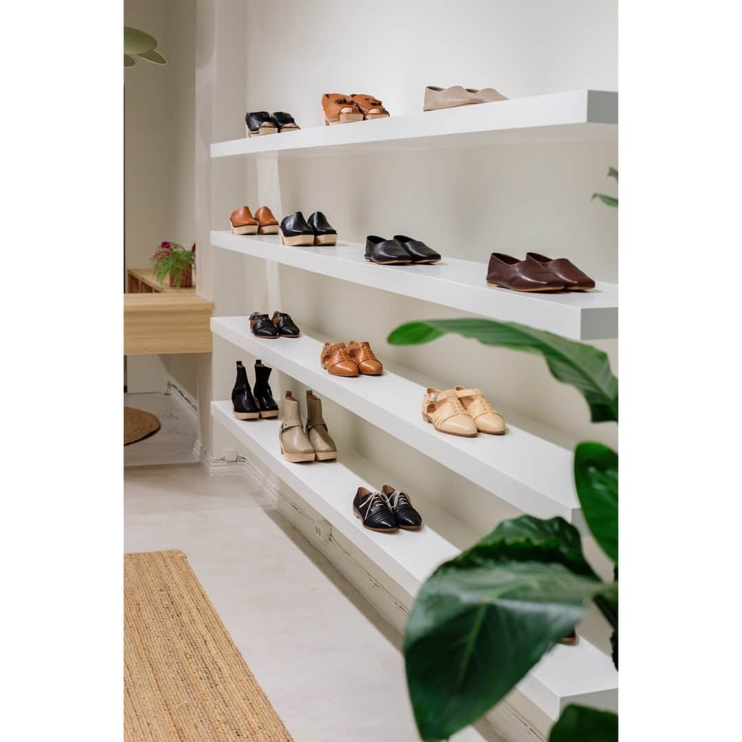テーリポルキさんのインスタグラム写真 - (テーリポルキInstagram)「Welcome to visit the new store and enjoy the opening weekend treats! 💛⠀⠀⠀⠀⠀⠀⠀⠀⠀  ✨Enjoy 10% off on the whole selection⠀⠀⠀⠀⠀⠀⠀⠀⠀ ✨Free 'Year of shoes' wall calendars⠀⠀⠀⠀⠀⠀⠀⠀⠀ ✨Free @roihuvuoren kombucha ⠀⠀⠀⠀⠀⠀⠀⠀⠀ ⠀⠀⠀⠀⠀⠀⠀⠀⠀ Terhi Pölkki store, Uudenmaankatu 2.⠀⠀⠀⠀⠀⠀⠀⠀⠀ .⠀⠀⠀⠀⠀⠀⠀⠀⠀ .⠀⠀⠀⠀⠀⠀⠀⠀⠀ .⠀⠀⠀⠀⠀⠀⠀⠀⠀ #TERHIPÖLKKI #terhipölkkistore #finnishdesign #sustainable #footwear #shoes #newstore #grandopening #openingweekend」2月12日 22時45分 - terhipolkkishoes