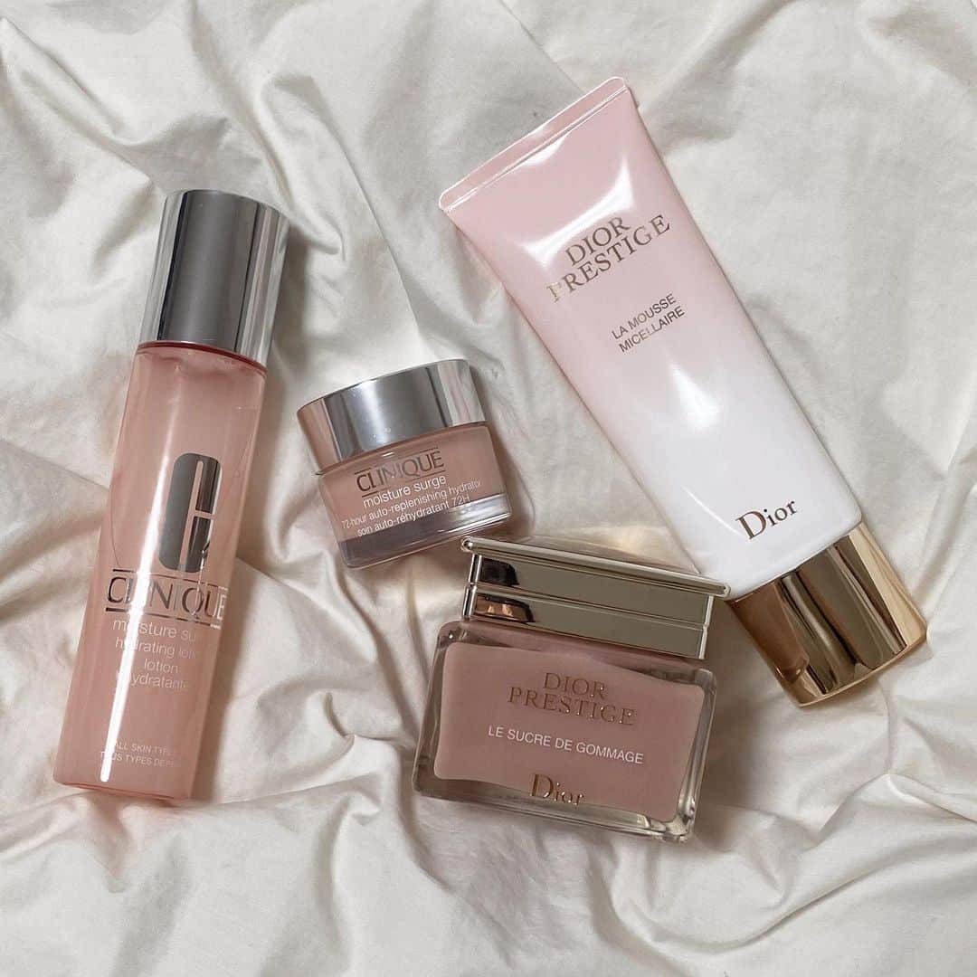 木田絵里香のインスタグラム：「. 🧖🏼‍♀️🧴🤍 . #dior#clinique#skincare#cosme#pink#ディオール#クリニーク」