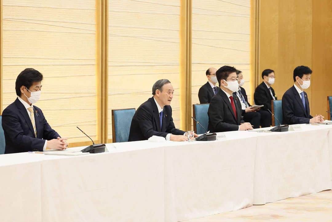 首相官邸さんのインスタグラム写真 - (首相官邸Instagram)「本日、新型コロナ対策本部を開催し、基本的対処方針を改定しました。国民の皆様には、引き続き御協力をお願い申し上げます。  #新型コロナウイルス感染症対策本部 #基本的対処方針 @suga.yoshihide」2月12日 22時42分 - kantei