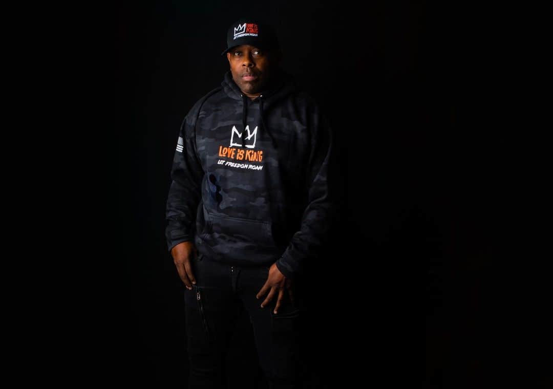 マーモットのインスタグラム：「Our friend and Marmot Club Ambassador Chad Brown has officially launched Love is King, a nonprofit centered around ensuring safety and welcome access in the outdoors.  Love is King began as a recognition, response, and acknowledgment that equality and equity doesn’t exist for people of color. This movement is taking a stand to defend the freedom to roam in nature as a basic human right, and we’re on board. Interested in learning more about @lik_free2roam? Click the link in our bio.」