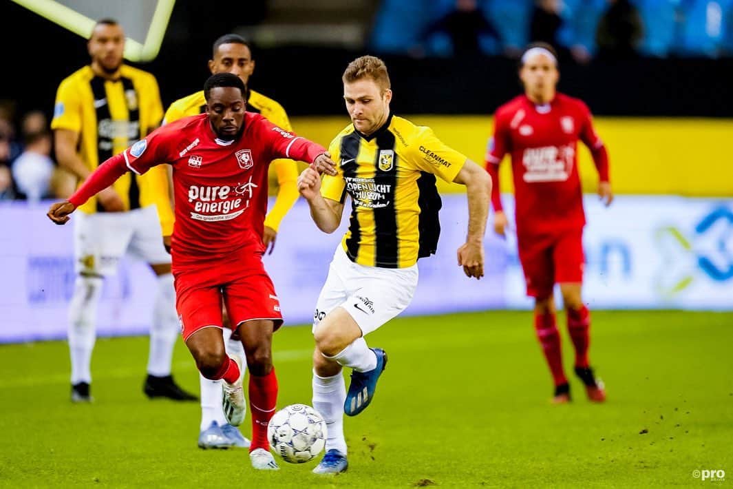 フィテッセさんのインスタグラム写真 - (フィテッセInstagram)「⚔️ De laatste ontmoeting met @fctwente bleek achteraf ook de laatste wedstrijd van vorig seizoen  Alle feiten en cijfers over het duel in de app 📱   #Vitesse #vittwe」2月12日 22時53分 - mijnvitesse