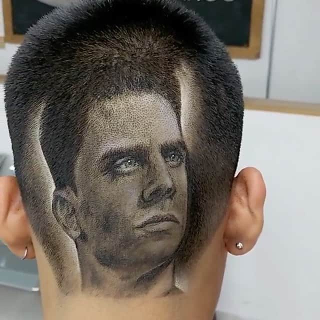 マルク・バルトラのインスタグラム：「Brutal! 😳😳✂️💇🏻‍♂️ Mirad que vídeo me acaba de llegar de Cali, Colombia! 🇨🇴 @isaza_barber_tattoo 👏🏼👏🏼👏🏼」