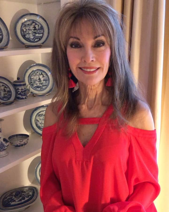 スーザン・ルッチのインスタグラム：「Thank you Thank you Thank you for all your love and support and passionate and generous comments about our show last night!!! ABC Back on Broadway/Broadway Cares was a joy to be part of—and I can’t thank you enough for being there for us—for lending a helping hand to all the Broadway community, at this terribly challenging time when Broadway is dark.  You are the BEST!!!❤️❤️❤️🎼🎼🎼🎉🎉🎉👏👏👏💃🏽💃🏽💃🏽」