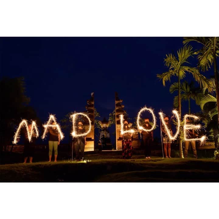 ジョン ハーディーのインスタグラム：「✨ GIVEAWAY ✨ For you and the person who shows you MAD LOVE.  In celebration of self-love, we’re giving away 2 pieces from our Mad Love collection, in collaboration with @adowaaboah.  Here’s how to enter: 1️⃣ Like this photo 2️⃣ Tag the person who shows you MAD LOVE. use #contest  3️⃣ Be sure you both are following @johnhardyjewelry (we’ll be checking!) 4️⃣ Comment ❤️ for an additional entry (up to 4 additional entries) -- Official rules: http://bit.ly/Mad-Love-Giveaway No purchase or payment necessary to enter or to win. Odds depend on the number of eligible entries received. Must be US resident, 18 years or older to enter. Entries due by 11:59PM EST Sunday, February 14th 2021.」