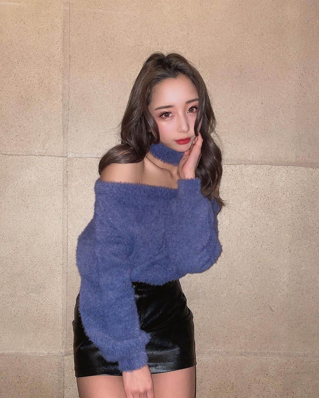 石田みかのインスタグラム：「24歳になりました♡ . . 最近になって年齢確認されることが増えたので 24歳の石田は大人の色気むんむんに 出して行こうと思います👿✊ がんばるぞ、おー😮！ . . #ラウンドガール #筋トレ女子 #ダイエット生活 #グラマラスボディ #美尻トレーニング #ジム活 #ジムウェア #トレーニングメニュー #ボディメイク女子 #スクワット #ウェイトトレーニング #体重公開 #減量メニュー #キックボクシング #ボクシング女子 #japanesegirl #japanese #tokyo #日本女孩 #我的最愛」