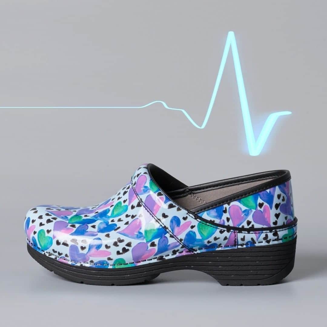 ダンスコのインスタグラム：「We love a good giveaway… How to enter: 1) Nominate a nurse or healthcare worker by tagging them in the comments. 2) Make sure you’re following @dansko on Instagram. Dansko has been proud to support nurses and healthcare workers throughout their journey, and through our donation efforts over the past months. This year, we are celebrating nurses and healthcare workers all year long! #Giveaway Rules: Giveaway runs 02/12/21 at 9:00 AM EST - 02/14/21 at 11:59 PM EST. No purchase necessary. One winner will be randomly selected and will be notified via DM. Verification that the winner is a nurse or healthcare worker may be required in the form of a nurse’s badge or ID. Winner will win one pair of Dansko shoes from the current collection with a total estimated retail value of $150 each. Giveaway not associated with Instagram. Full terms and conditions at the link in the bio.」