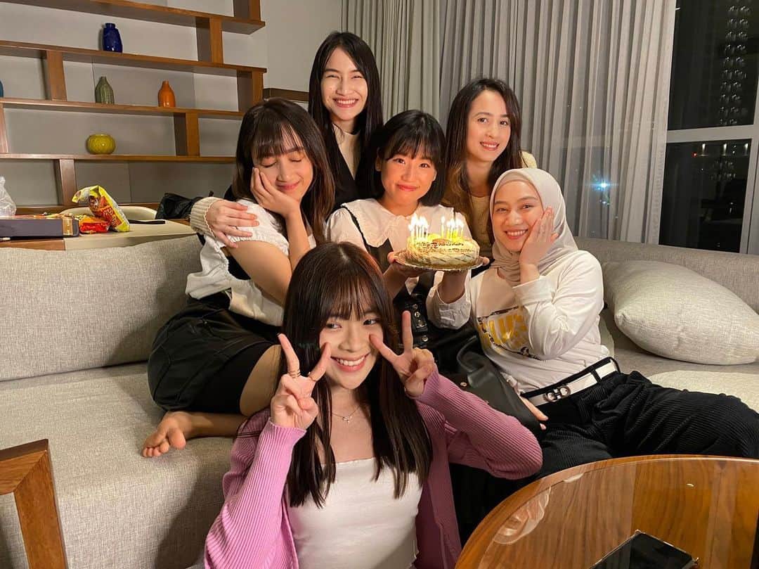 仲川遥香のインスタグラム：「Sayang aku❤️ *kue dari team @oronaminc.id 💕thank you oronaminC 😆👍🏻  #mybirthday #ou29orgeousharuka #thankyou #love #oronaminc」