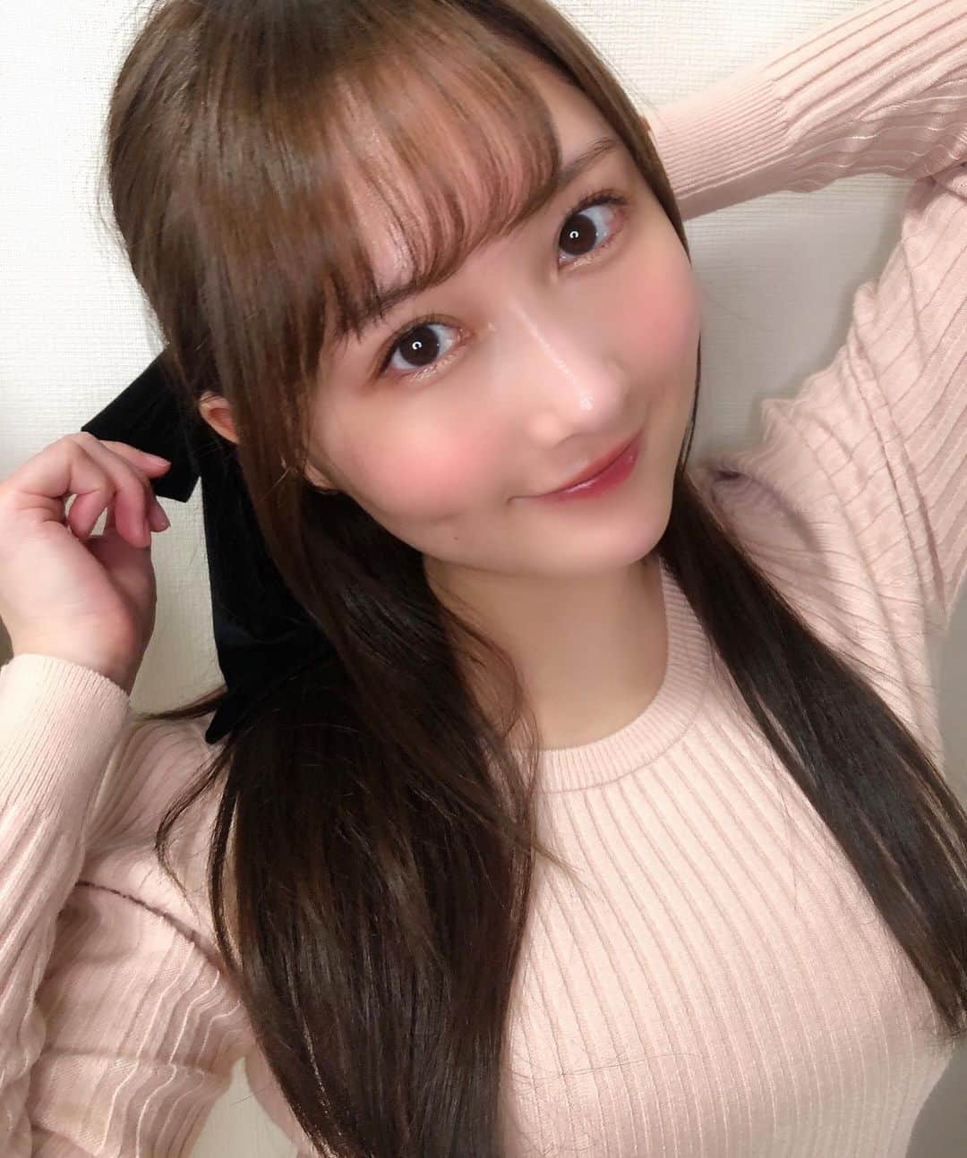 矢倉楓子さんのインスタグラム写真 - (矢倉楓子Instagram)「今日はハーフアップ🎀 見えにくいけど、お気に入りのでっかいリボンつけた🥳  明日も20時から配信みてねー！！  #ハーフアップ #簡単ヘアアレンジ #ボサボサ #リボンアレンジ」2月12日 23時04分 - fufu_ice