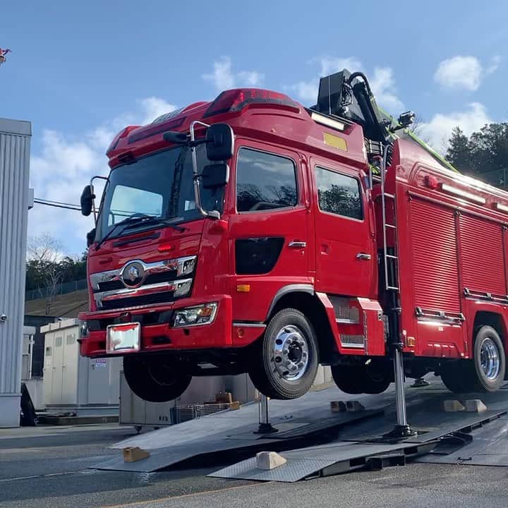 モリタのインスタグラム：「火の用心で、よい週末を！ Watch out for fire and have a good weekend! #人と地球のいのちを守る #モリタ#mvf#morita#firefighter#firetruck#rescue#truck#madeinjapan #japanmade#red#design」
