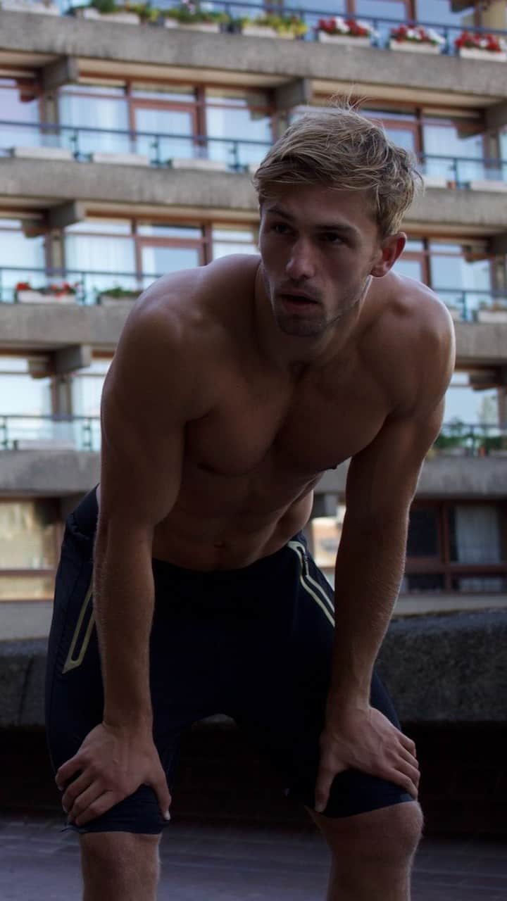 MR PORTERのインスタグラム：「Designed to get you moving more and get that heart rate up, @yatesy17 classes are a mix of HIIT, resistance and core workouts catered to all abilities to be used at a time that fits in with your schedule. Are you up for the challenge?   Use code MRPORTER15 for an exclusive discount on Mr James Yates’s online coaching via y-17.co.uk. #FriendsofMRPORTER」