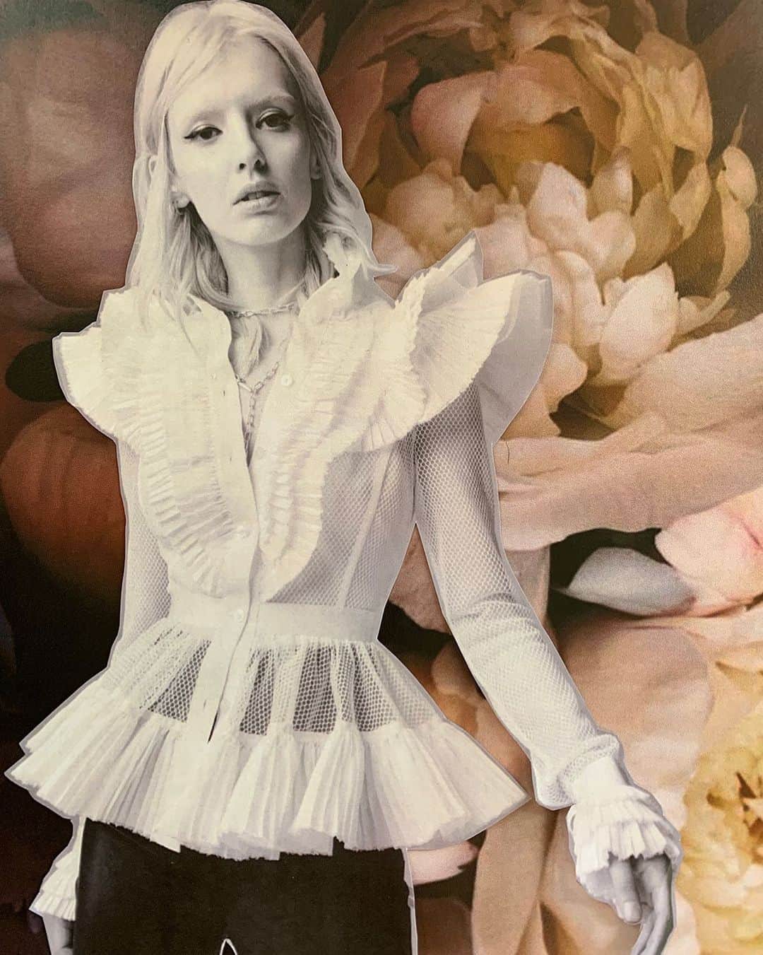 のインスタグラム：「The “VALERIA” blouse #UNTTLD」