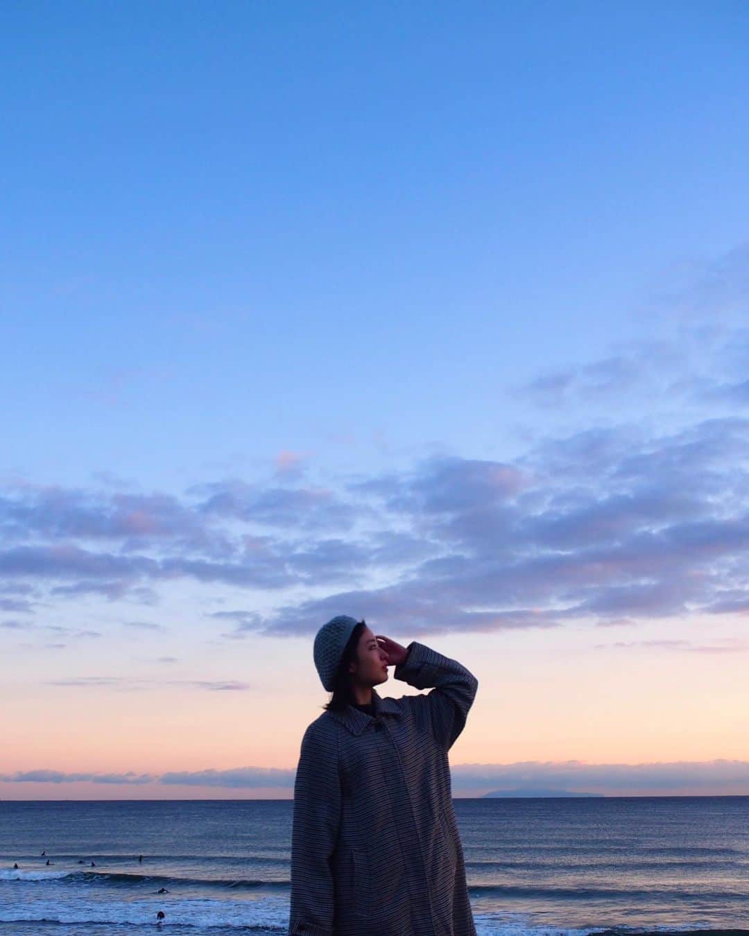 AO さんのインスタグラム写真 - (AO Instagram)「あったかくなってきたかな？ 朝ヨガしたい🧘‍♀️ #yoga#日出ヨガ##日の出#海#空」2月12日 23時16分 - ao_sekiguchi