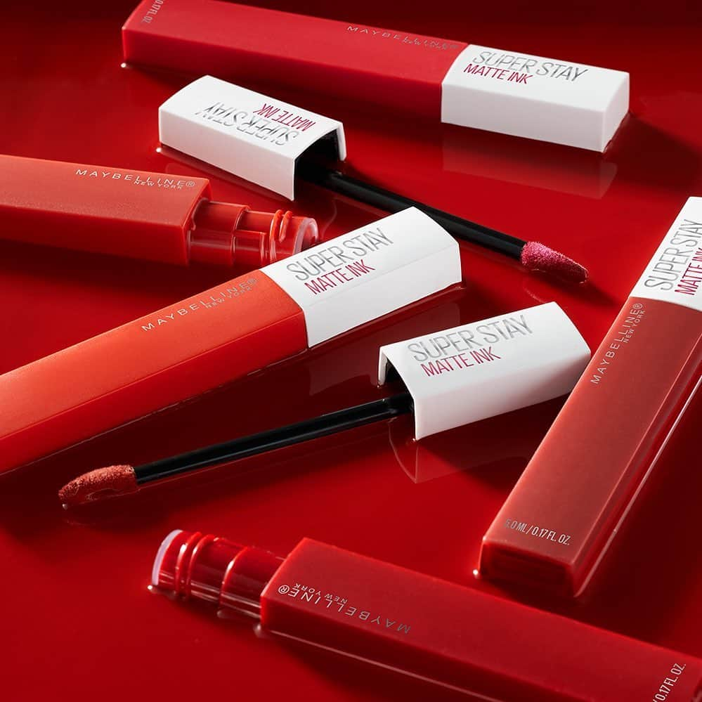 Maybelline New Yorkさんのインスタグラム写真 - (Maybelline New YorkInstagram)「Heat up your Valentine’s Day with our #superstaymatteink Spiced Edition shades! This transfer proof lippie will last all night and is available in 5 gorgeous warm red shades. Tag a friend that needs to try!❤️」2月12日 23時17分 - maybelline