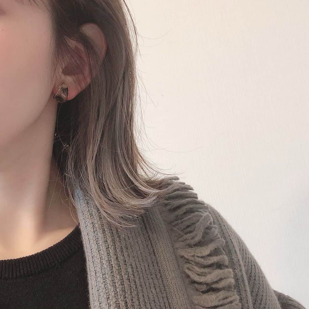 kaori sugiyamaさんのインスタグラム写真 - (kaori sugiyamaInstagram)「* * 昨日はlien.の相楽さんのところへ @kensagara_lien💈 * 耳まわりにインナーカラーを入れていただきました🤎 * 色も可愛いし雰囲気も変わってとってもお気に入り😍 * カットはいつもの外ハネ仕様でお願いしました💇🏻‍♀️ * #インナーカラー #ヘアカット #ヘアスタイル #ヘアカラー #カラーリング #イヤリングカラー #ボブ #大人ボブ #外ハネ #外ハネボブ #髪型 #hairstyle #美容院 #自由が丘」2月12日 23時21分 - kaoriiin12