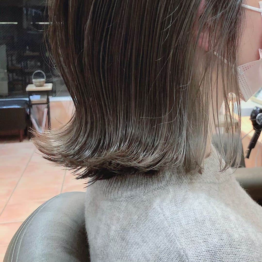 kaori sugiyamaさんのインスタグラム写真 - (kaori sugiyamaInstagram)「* * 昨日はlien.の相楽さんのところへ @kensagara_lien💈 * 耳まわりにインナーカラーを入れていただきました🤎 * 色も可愛いし雰囲気も変わってとってもお気に入り😍 * カットはいつもの外ハネ仕様でお願いしました💇🏻‍♀️ * #インナーカラー #ヘアカット #ヘアスタイル #ヘアカラー #カラーリング #イヤリングカラー #ボブ #大人ボブ #外ハネ #外ハネボブ #髪型 #hairstyle #美容院 #自由が丘」2月12日 23時21分 - kaoriiin12