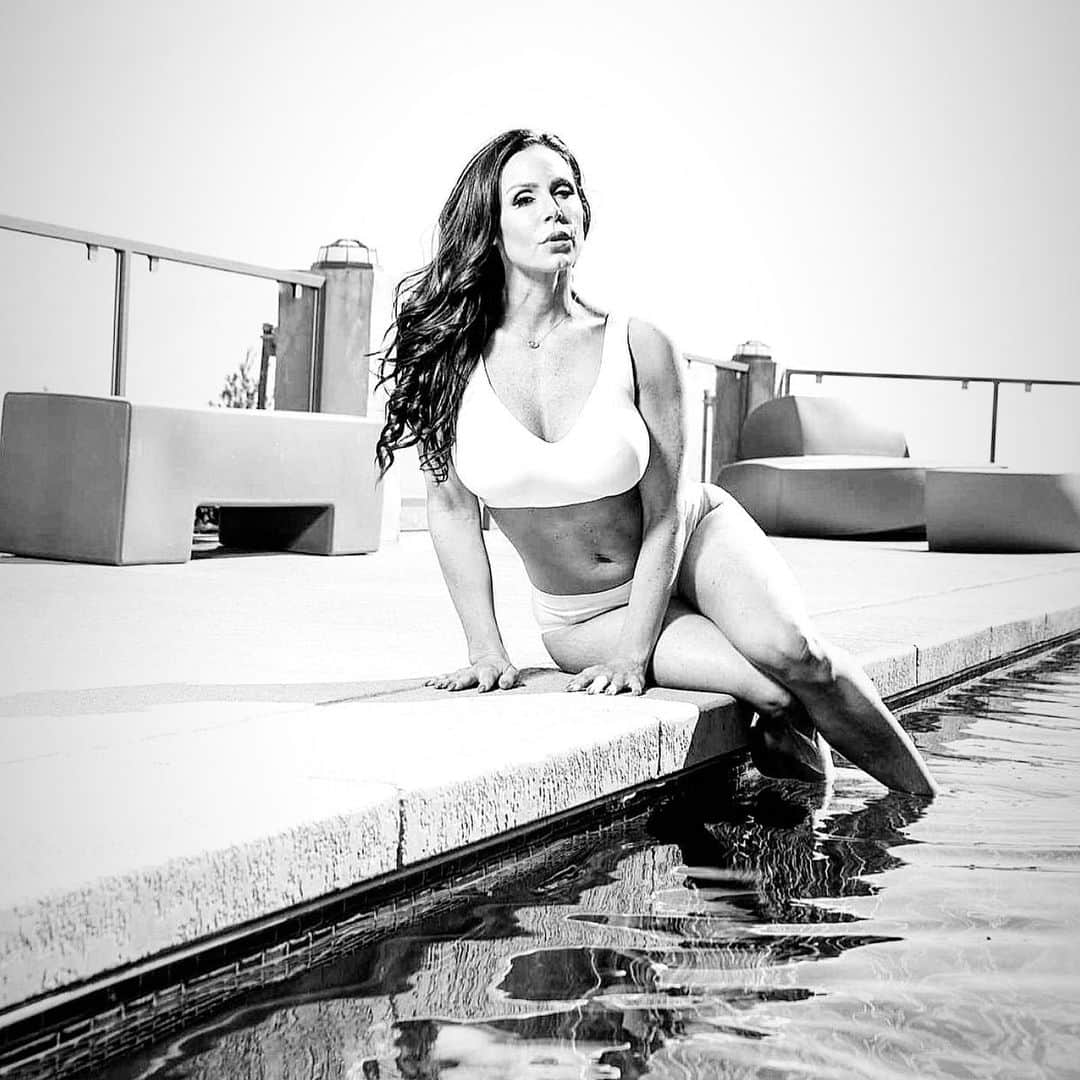 Kendra Lustさんのインスタグラム写真 - (Kendra LustInstagram)「Don’t listen to what they say. #FridayVibes #blackandwhite #FridayMotivation」2月12日 23時28分 - kendralust