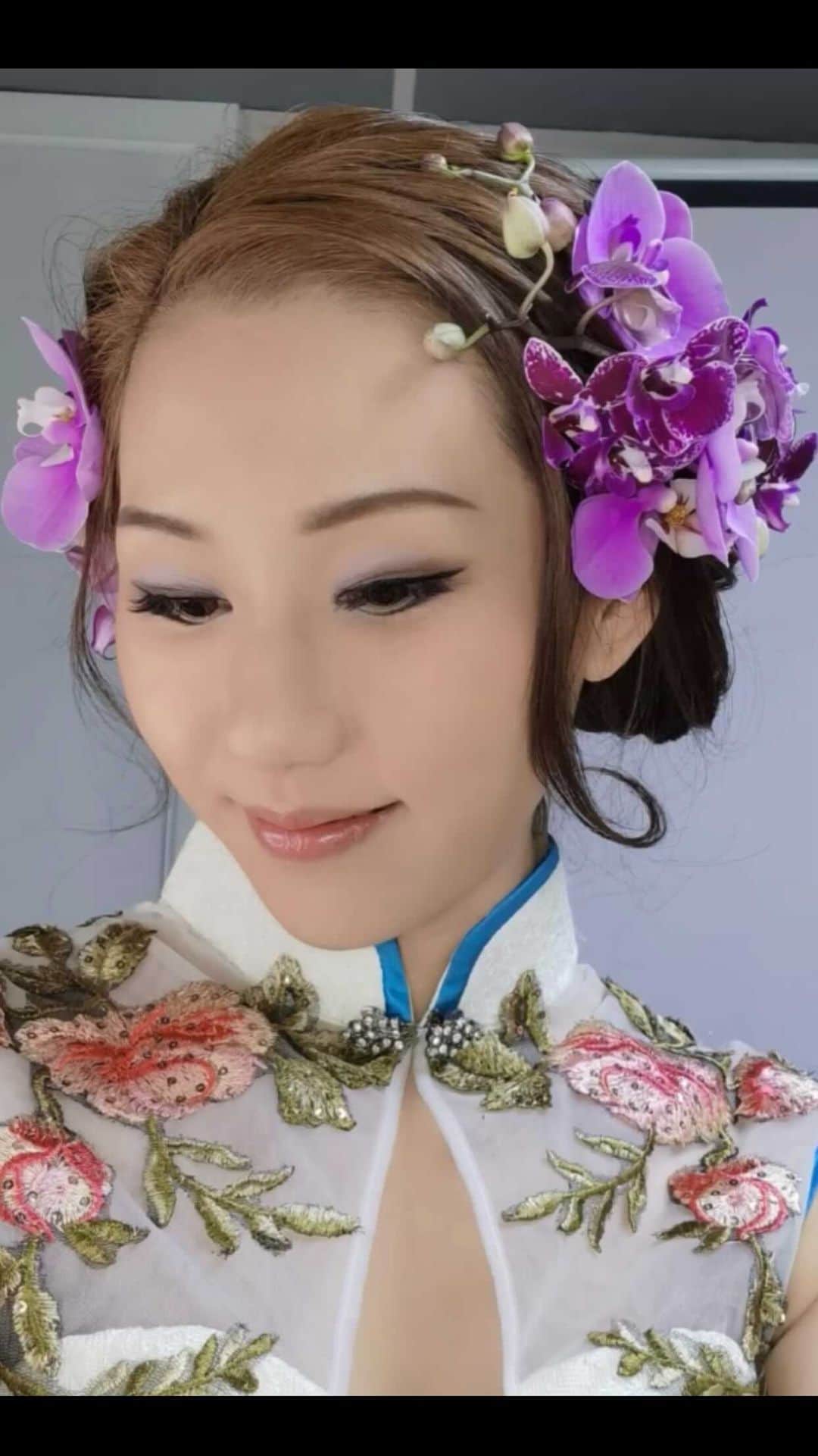 Motives Cosmeticsのインスタグラム：「@yenmi.so created this stunning traditional CNY look on @akimihmkbabe using the @thalia X Motives BESOS Palette for eyes, lips & cheeks💋 Shop BESOS at the link in bio🎊 #lunarnewyear #motivescosmetics」