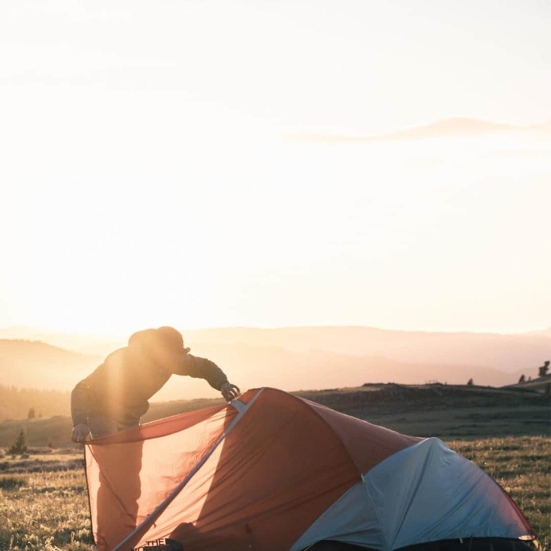 オボズのインスタグラム：「From the start, we knew our hometown, Bozeman, had to be a part of everything that we were as a footwear company and a community.   Therefore,  Outside + Bozeman = Oboz 🥾」