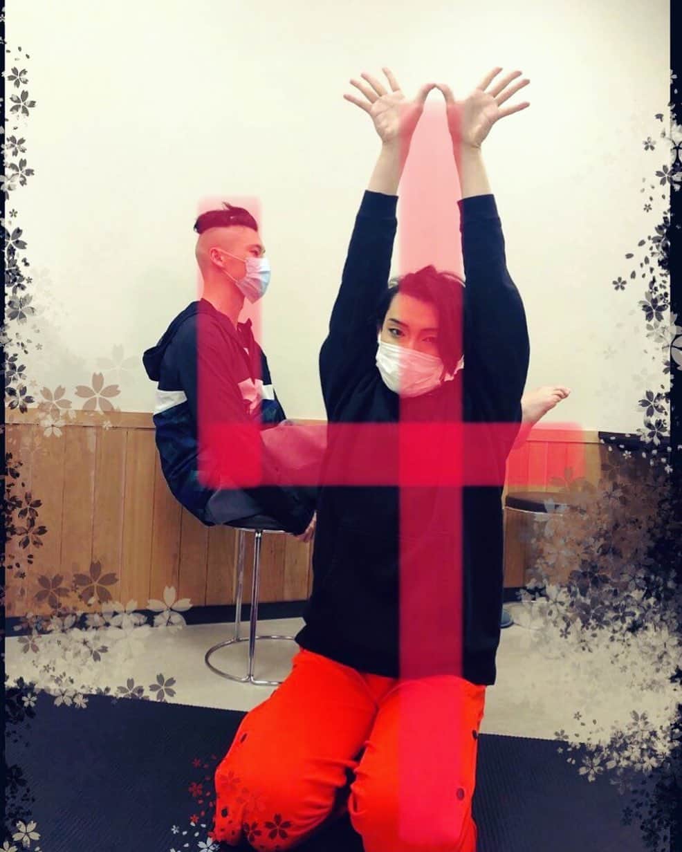 のインスタグラム：「本日もご来場ありがとうございました☺️  凱旋公演ラスト4‼️  ふへぇ〜。。。  #新テニミュ #ミュージカル #musical #新テニスの王子様 #テニスの王子様 #テニミュ #じゃるとっきー」