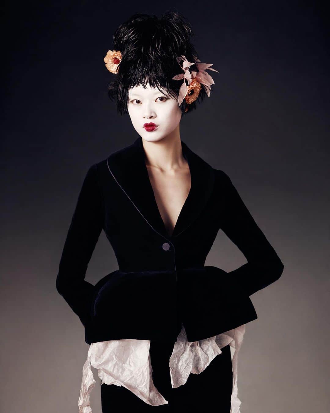 カリーヌ・ロワトフェルドのインスタグラム：「Happy Chinese New Year ♥️🇨🇳 Here is the first image of our #CRCalendar2021 celebrating the year of the Ox 🐂 shot by photographer @kikikixue. @opheliehim opens the Calendar in @dior Haute Couture by @mariagraziachiuri. We will be releasing a new Haute Couture look every month this coming year. Stay tuned ⭐️」