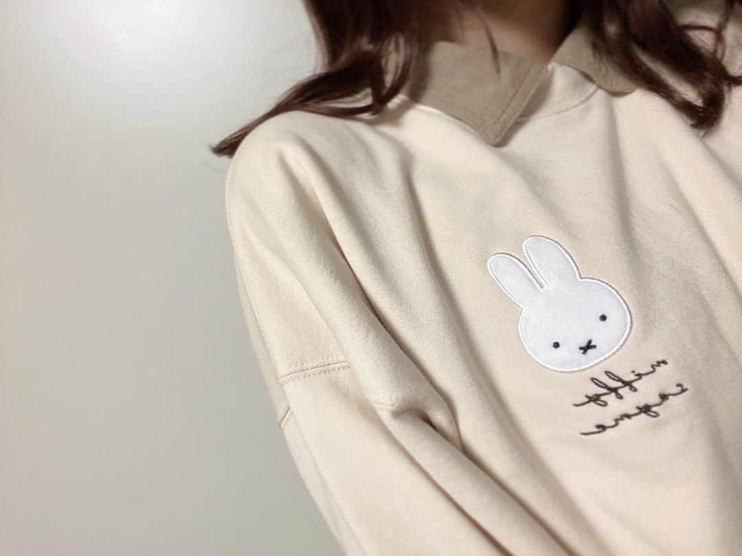 松田美里さんのインスタグラム写真 - (松田美里Instagram)「みっひー🍏こっちの色も着た     #miffy#soyme#ミッフィー#みふぃすたぐらむ#トレーナー#シャツコーデ」2月12日 23時41分 - miri_matsuda