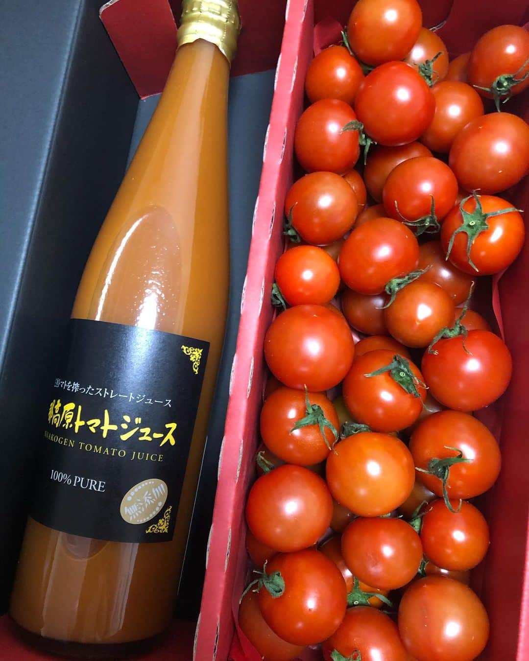 中川聴乃さんのインスタグラム写真 - (中川聴乃Instagram)「美味しい美味しいトマトの季節になりました🍅✨  まだかまだかと待ちわびていました！！嬉しいー💕 まるでフルーツみたいなトマトなんです🥰  このトマトに出会ってしまったので、他のトマト🍅が物足りなくなってしまい困ってます。笑 今年も大量に購入しそうだわ😂  リコピンを沢山取り入れます✌️  #フルティカ #丹那高原トマト」2月12日 23時43分 - nakagawaakino24