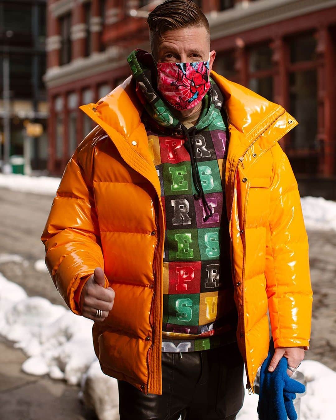 スコット・シューマンさんのインスタグラム写真 - (スコット・シューマンInstagram)「Bright colors of Winter, Mercer St., NYC」2月12日 23時45分 - thesartorialist