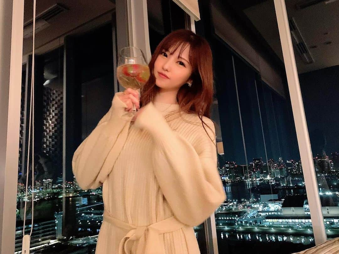 みはとさんのインスタグラム写真 - (みはとInstagram)「＊  20代Last Night🍸❤️ （写真は今日じゃないけれど）  大好きな人達と30を迎えますっ  #birthday #夜景  #幸せな夜  #birthdayeve  #instagram  #followｍe」2月12日 23時45分 - m2.13.0