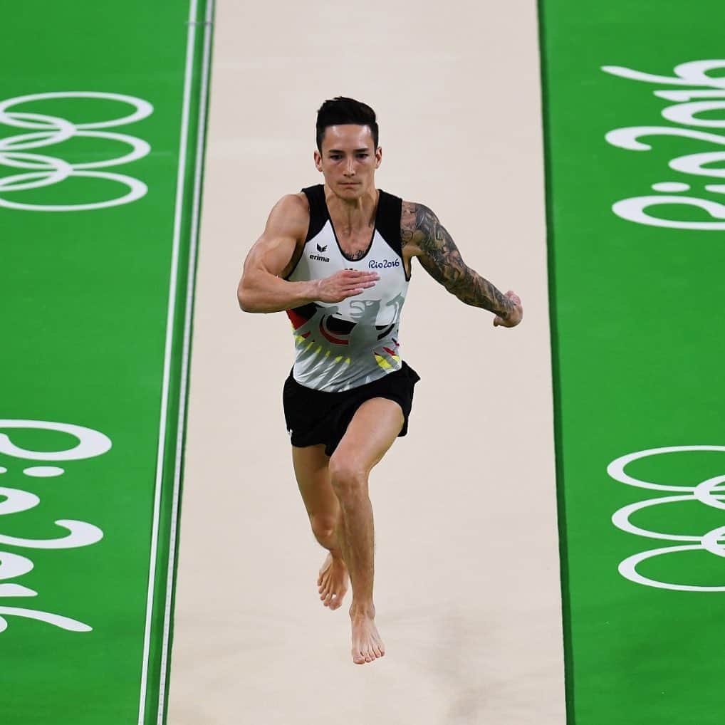 マゼル・ニューエンのインスタグラム：「There are many jobs that are more relevant to the system than professional athletes. I believe that we should get vaccinated when it's our turn.  If I have to be vaccinated in order to be allowed to participated in the Olympic Games, but that would mean that I take away someone's else dosis, I'd rather not participate.  Es gibt viel wichtigere Berufsgruppen vor allem systemrelevantere als uns Profisportler. Wir sollten dann geimpft werden, wenn wir an der Reihe sind. Sollte ich geimpft werden müssen, um an den Olympischen Spielen teilzunehmen, man dafür aber einer anderen Person quasi die Dosis wegnehmen würde, dann würde ich lieber auf die Olympischen Spiele verzichten.」