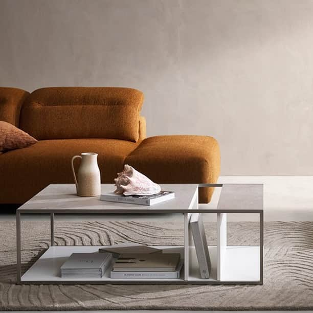 BoConceptのインスタグラム：「The popular Philadelphia coffee table is now available in a compact size, ideal for smaller spaces.  Explore this and other designs from our capsule collection, inspired by our new demands on the home. Link in bio.  #boconcept #liveekstraordinaer #newcapsulecollection21 #coffeetable #danishdesign #livingroominspo #homeinspiration #interiordesign」