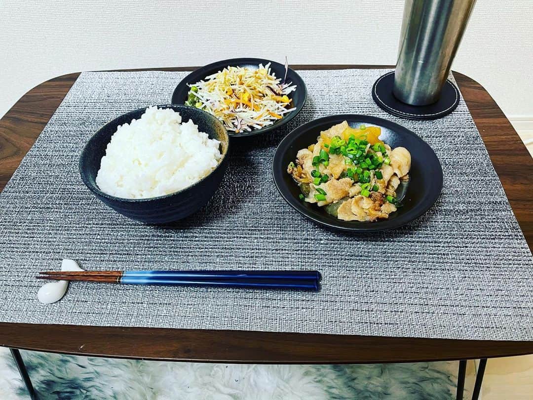 沢村玲/REIのインスタグラム：「今日の夜ご飯！  クックパッドから"甘辛の豚バラ大根"!!  今日は颯斗の"What About This?"のダンプラがあがったよ！  チェックだー！  #cookpad  #クックパッド  #夜食  #料理男子  #料理上手になりたい  #手抜きごはん」