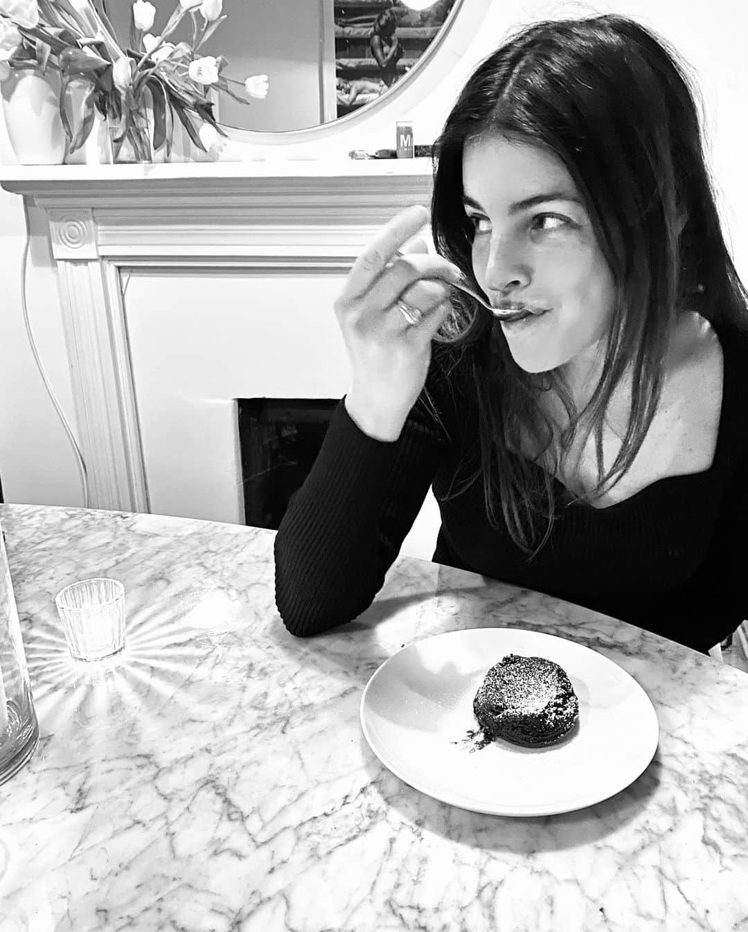 のインスタグラム：「Home is where the ❤️ is, and the 🍫🍮 More on @lessismorebyjuliaroitfeld」