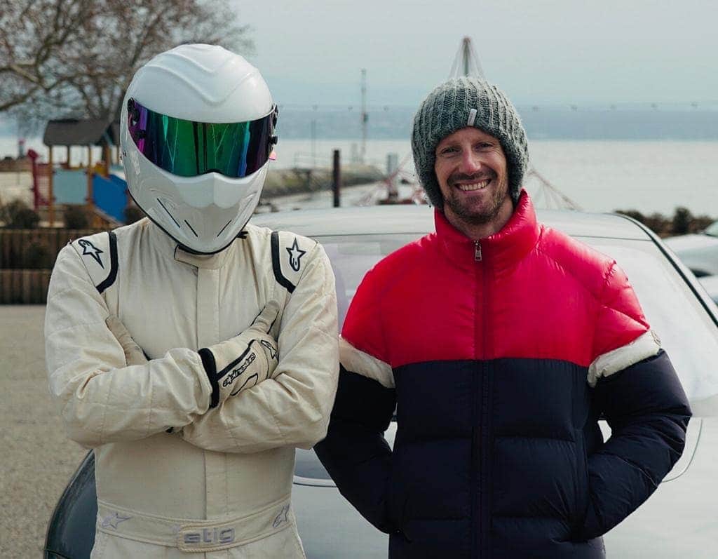 ロマン・グロージャンのインスタグラム：「Someone came to visit 🥰🥰🥰 @topgearfr @jackprodtv #thestig #topgear」
