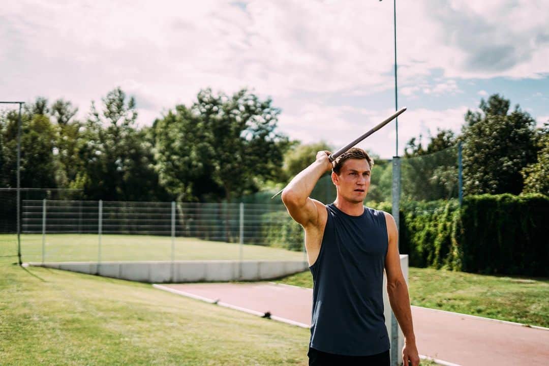 のインスタグラム：「Keep your focus guys 🏆💪🏼 Despite all crazy news, weather phenomenons and political disbalances - try to stay on your own track and pursue those dreams! No matter what 🤞🏼 Today we officially announced to plan @jenjavelin Festival AND international training camp in 2021 - I‘d be glad to welcome many of you in Jena!! 🌎 🚀  #camp #festival #jena #community  #focus #workhard #javelin #sports #athletemindset」