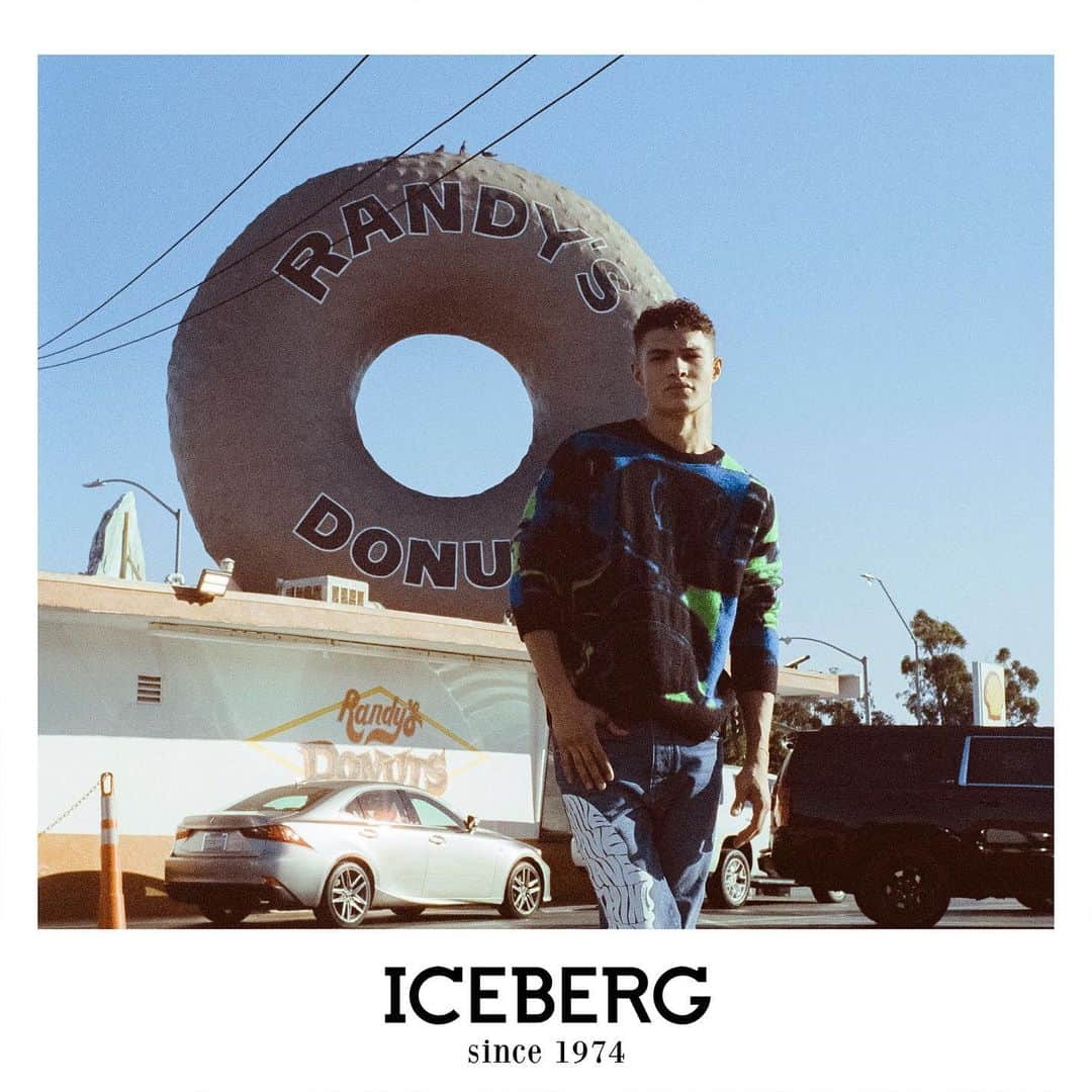 アイスバーグのインスタグラム：「Donuts, bright sky and a cartoon jumper to match @noahlbrown #Iceberg1974 #sportswear pic by @tree.ny @jameslonglondon @eddie_peake @shawnonthemove」