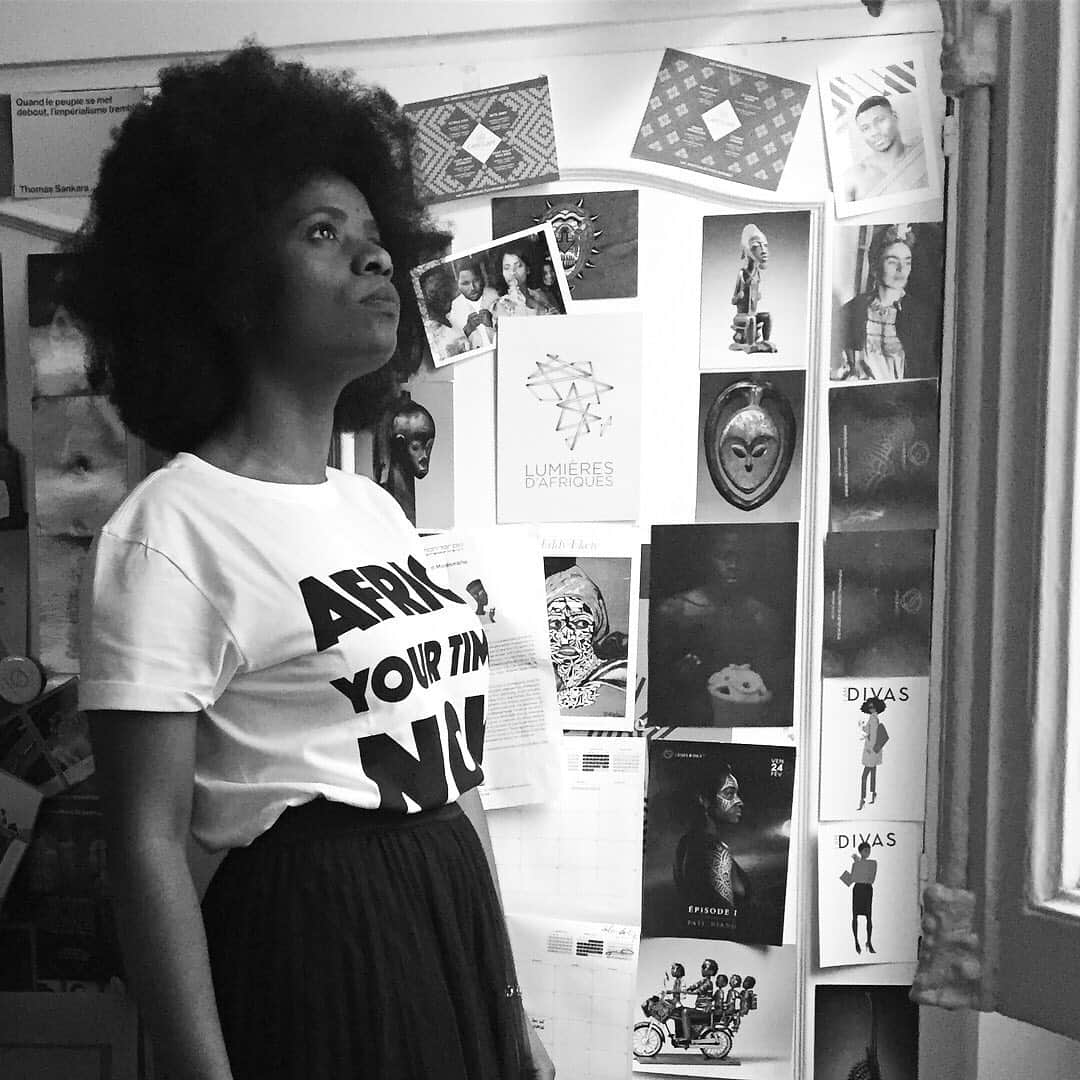 Grace Bonneyのインスタグラム：「Bonjour. 🇫🇷 👋🏾   I’m Jacqueline the founder of @littleafricaparis @littleafricatravel & @editionslittleafrica.  I am honored to be taking over @designsponge instagram this week.   I was born in Cameroon, but I was raised in France from the age of 10. Because both cultures were integral in forming the woman that I am today, I embrace the identity of being Franco-Cameroonian.  I now live just outside of Paris and operate my business in the 18th arrondissement of Paris.  My business @littleafricaparis is an Afro-French woman-owned culture/design agency and multimedia platform based in #Paris with a concept store gallery to be open this spring in the neighborhood of La Goutte d’Or (a/k/a Little Africa).    I am part of an Afro-French community who grew up without access to a significant part of our history and contributions, so my mission is to inspire people by sharing the stories, culture, design cultural experiences, curate events allowing anyone to have a better understanding of the African diasporas, in an authentic and beautiful manner. It is now time to acknowledge that African culture has influenced every corner of the globe, and Paris was a great place for me to start.  I look forward to engaging with you and sharing my world.  During my takeover, I would love for you to share and tag your favorite Parisian neighborhood, boutique, restaurant, museum, etc.  As a bonus, I love to know if you discovered any Afro-French creatives or businesses during your visit.」