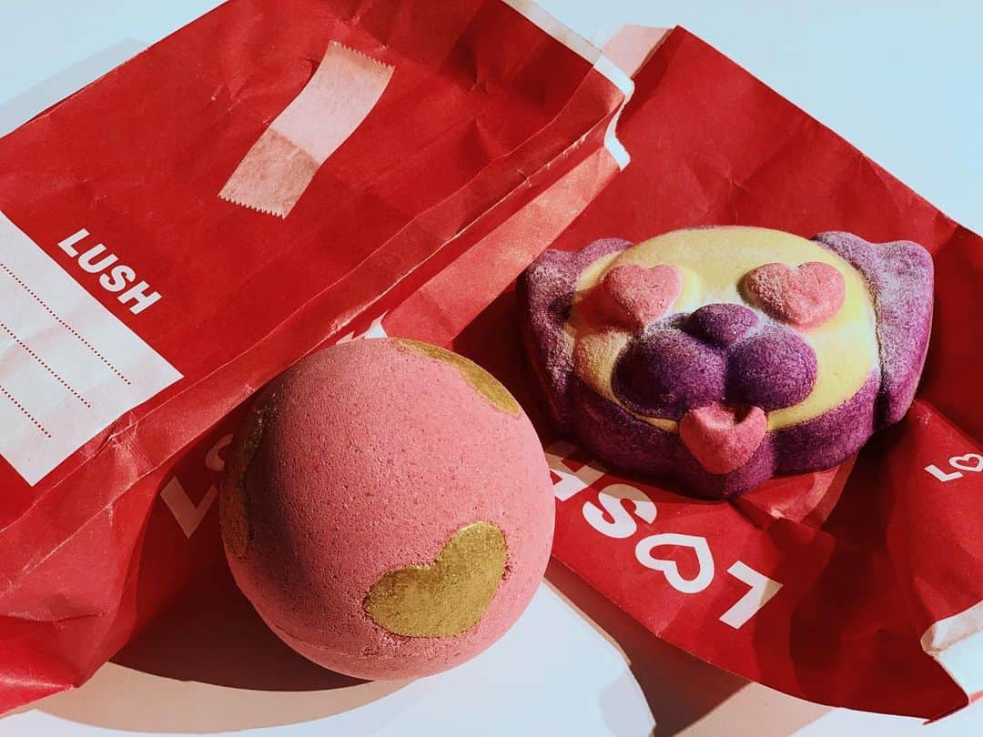 莉奈さんのインスタグラム写真 - (莉奈Instagram)「L♡SH﻿ 最近またハマってる👼🏻🛁🌹﻿ ﻿ #lush #heartbeat #heartbeatbomb #bath #bathbomb #valentine #valentinesday #ハートビート #ハートビートボム #バスボム #puppylove #bubblebar #パピーラブ #バブルバー #ラッシュ #バレンタイン #バレンタイン限定 #vegan #crueltyfree #ビーガン #ヴィーガン」2月13日 0時14分 - rinascollage