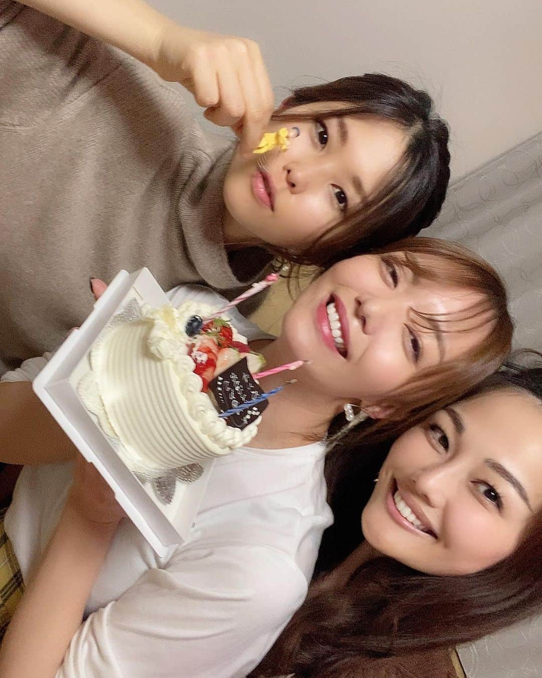 今村仁美のインスタグラム：「ありがとう🎂💕 #親愛なる友 #大好きが溢れ出す」