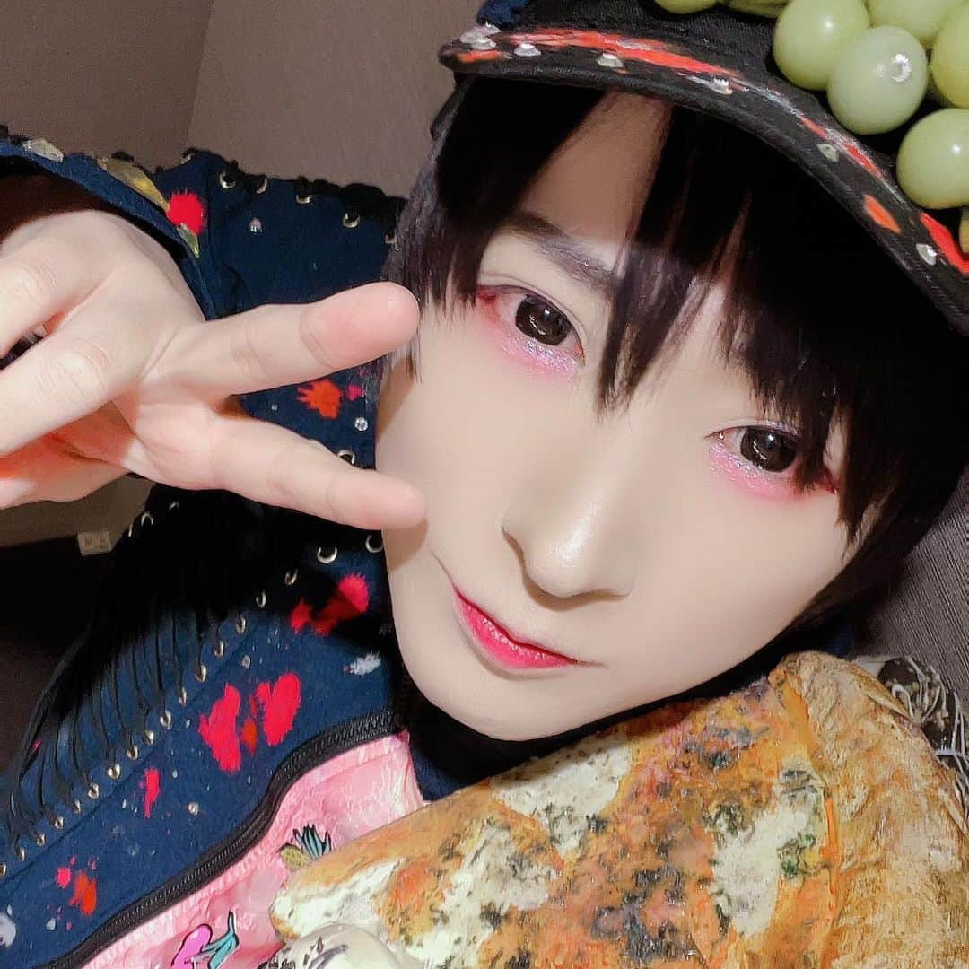 ミキティー本物【二丁目の魁カミングアウト】のインスタグラム：「お久しぶりです！！私です！」