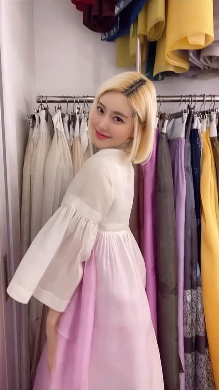 Dj Sodaのインスタグラム：「#한복 뭐가 제일 예뻐?💕 Which one is the best?💖  #김예진한복」