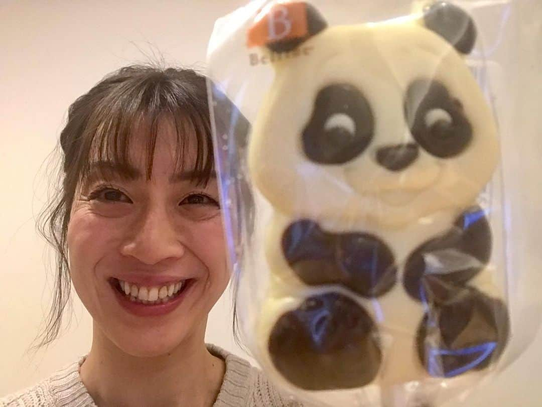 寺川綾さんのインスタグラム写真 - (寺川綾Instagram)「報道ステーション森川さんから🐼🍫 可愛い😍❤️ ありがとうございます❣️ #報道ステーション #森川夕貴アナ  #🐼🍫 #ありがとうございますっ😘」2月13日 0時47分 - terakawaaya_official