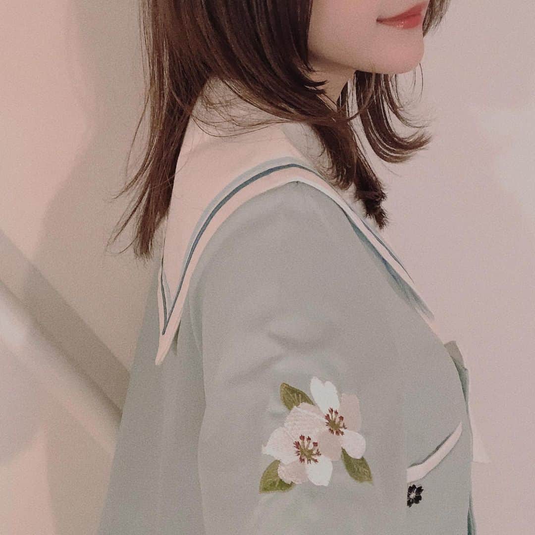 美沙玲奈のインスタグラム：「✾✾✾ ゴリPさんがくれた可愛い制服で配信🌼  #制服 #コスプレ #刺繍 #kawaii #ライブ配信 #bigolive」